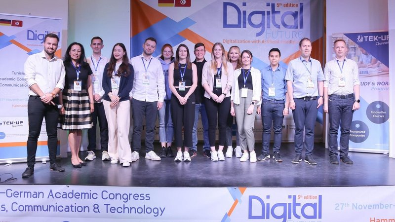 Studierende und Dozenten der Hochschule Schmalkalden bei der Winter School „Digital Future“ 2023 in Hammamet