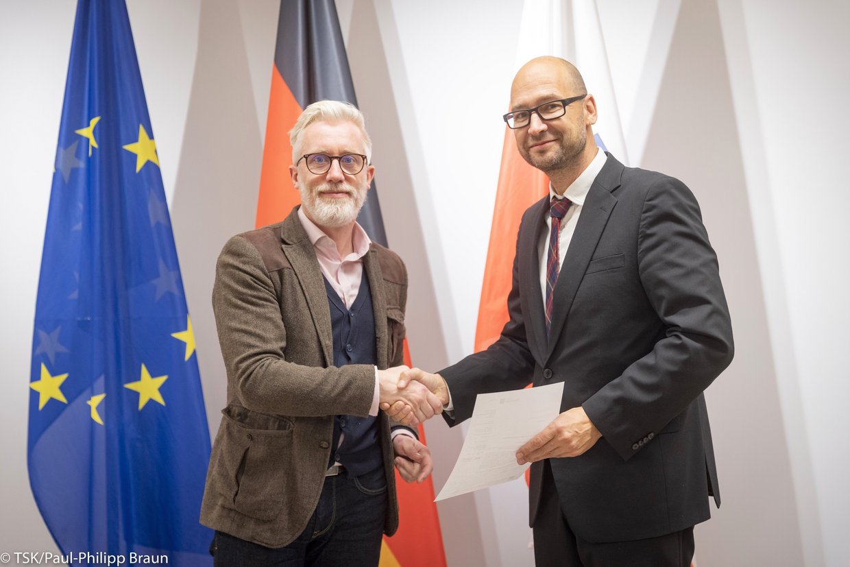 Prof. Dr. Sven Müller-Grune (l.) und Staatskanzleichef Prof. Dr. Benjamin-Immanuel Hoff 