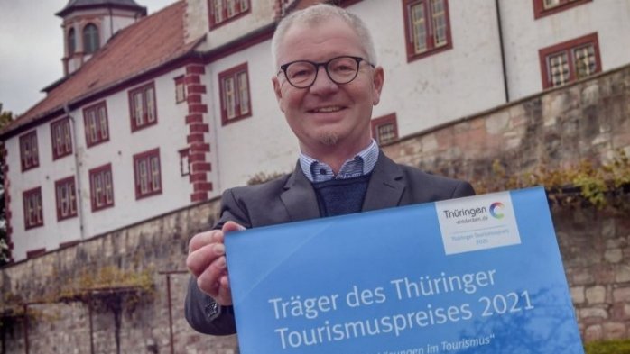 Dr. Kai Lehmann vor dem Schloss Wilhelmsburg