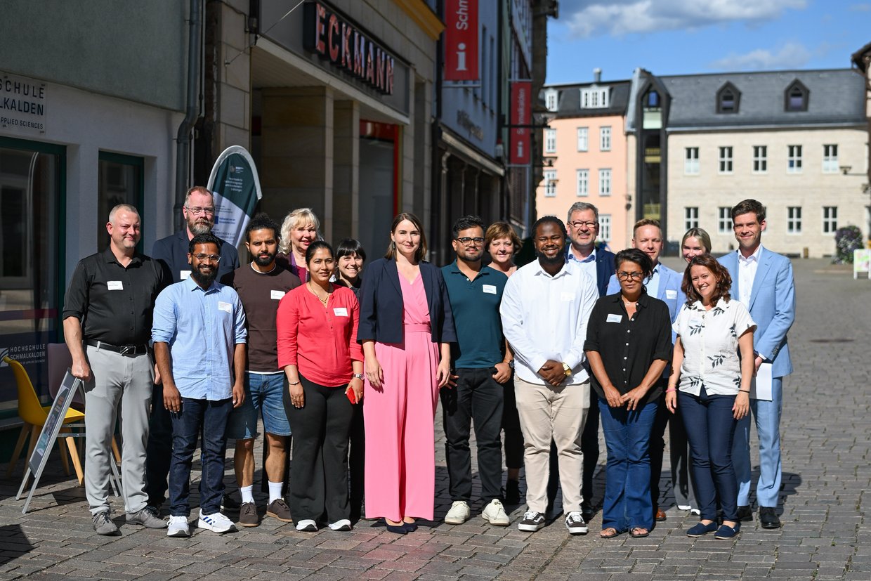 Gruppenbild mit Ministerin Schenk