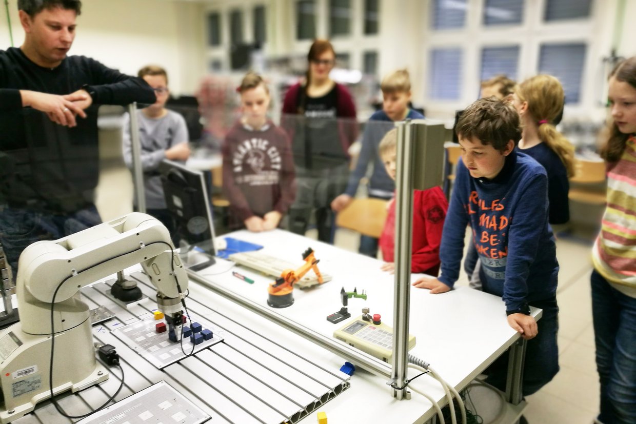 Funktionsweise eines Roboterarms Funktionsweise eines Roboterarms