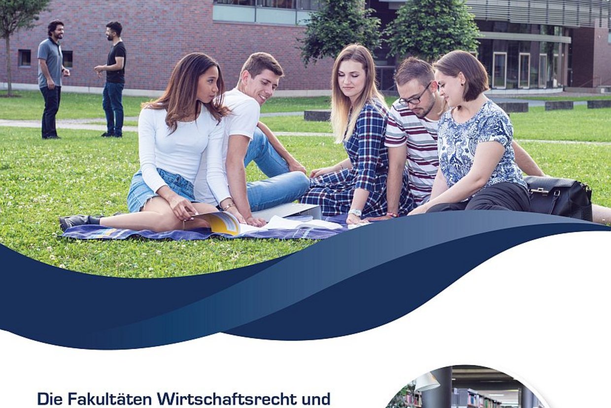 Flyer mit Bild des großen modernen H-Gebäudes. Die Fakultäten Wirtschaftsrecht und Wirtschaftswissenschaften der Hochschule Schmalkalden laden ein: