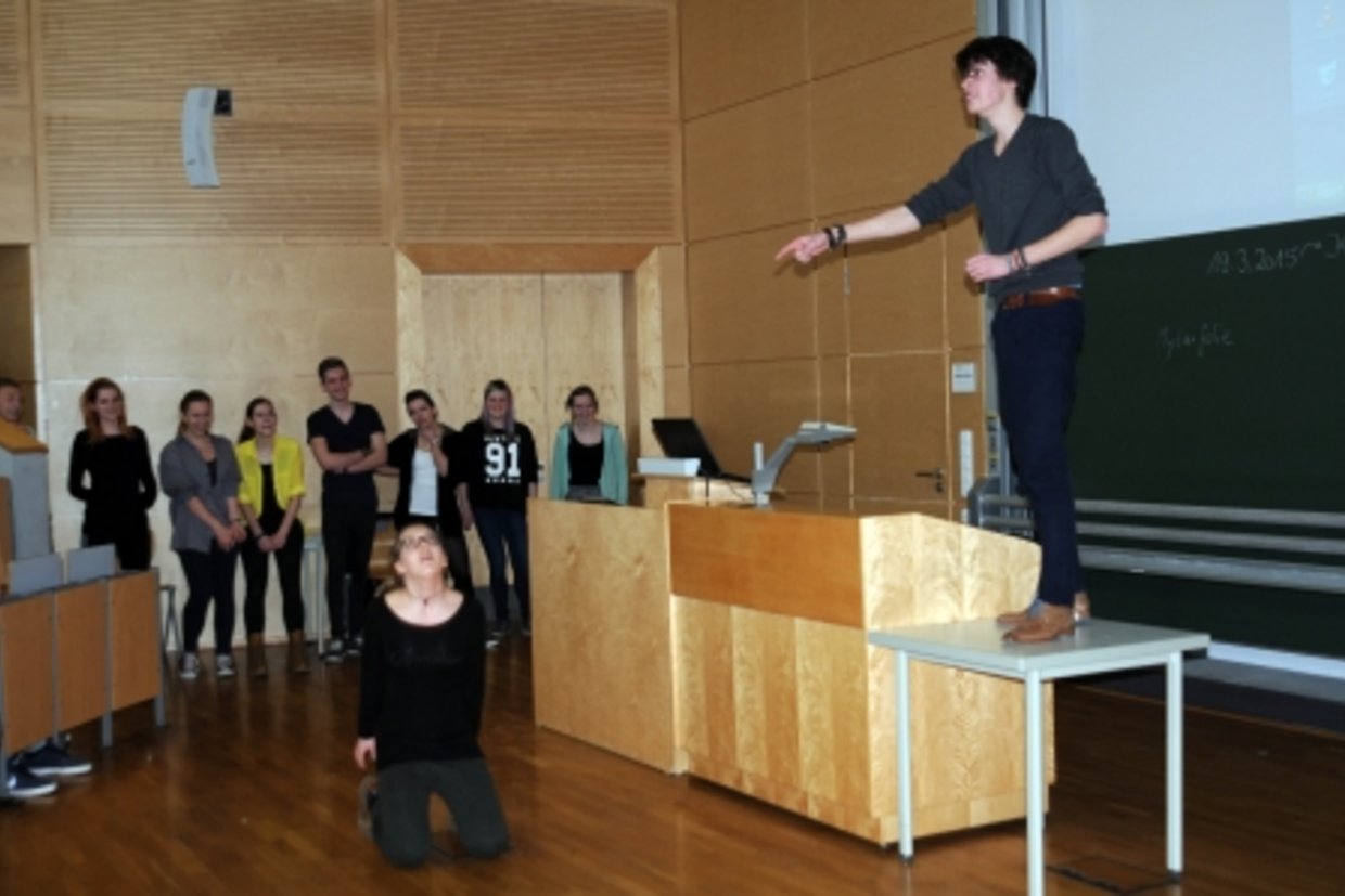 Improvisationstheater der AG Darstellendes Spiel