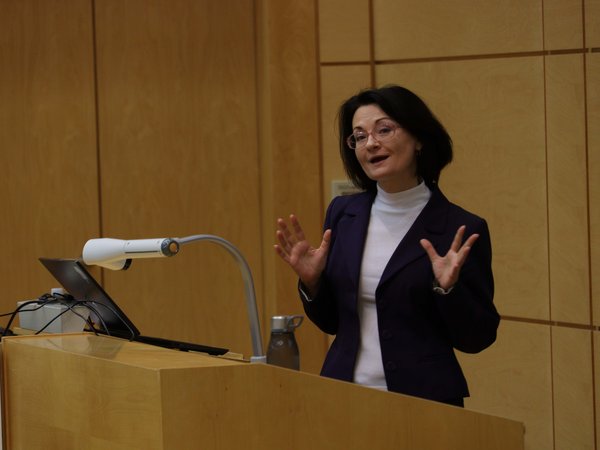 Lecturer holds speech 