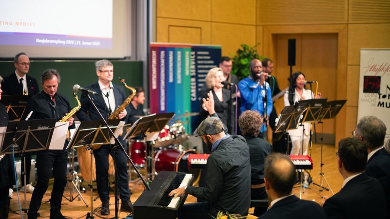 Musiker soielen zum Neujahrsempfang