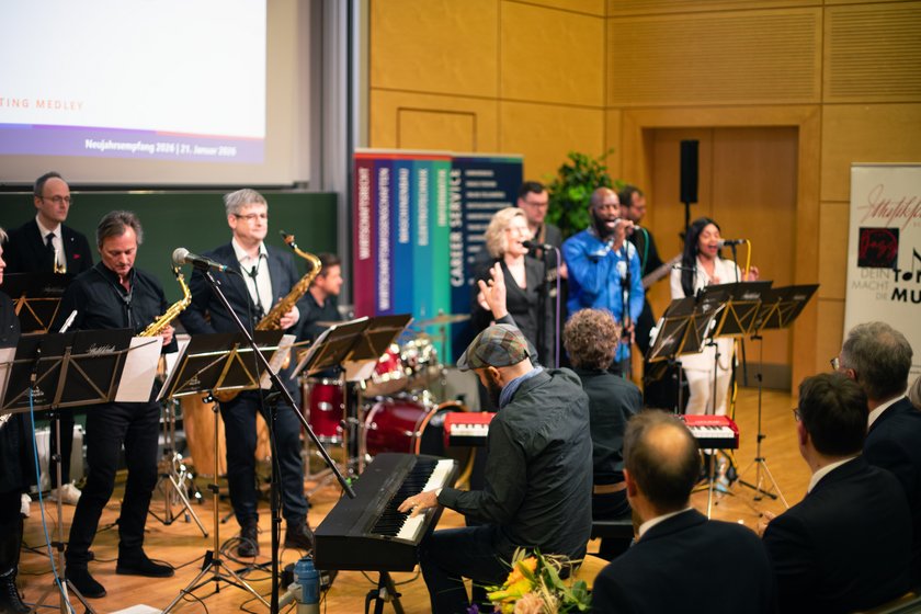 Musiker soielen zum Neujahrsempfang