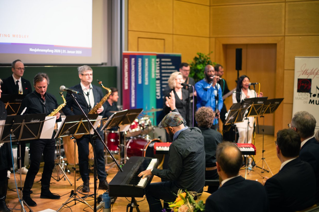 Musiker soielen zum Neujahrsempfang