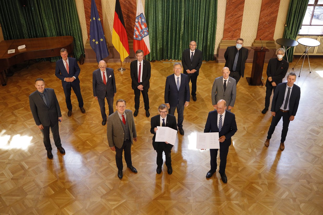 Hochschulvertreter mit Ministerpräsident Bodo Ramelow und Wolfgang Tiefensee