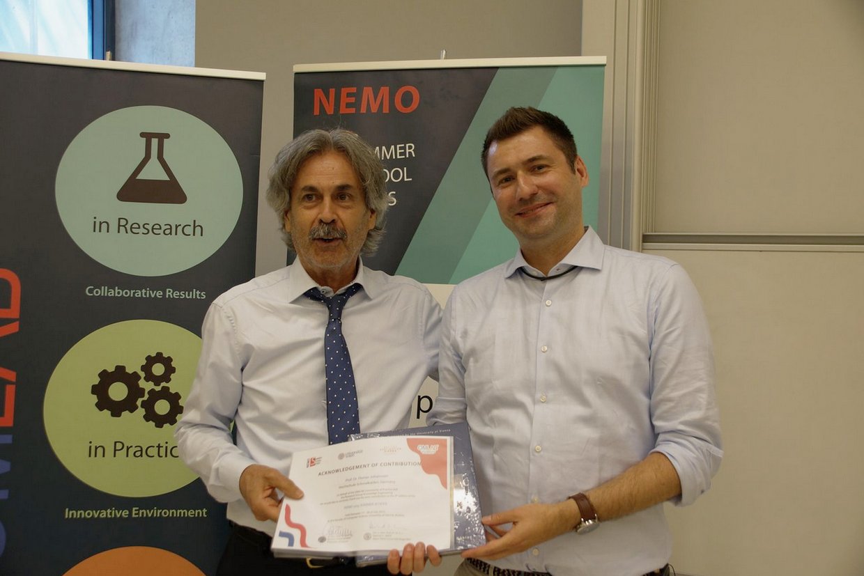 Prof. Dr. Florian Johannsen zusammen mit Prof. Dr. Dimitris Karagiannis auf der Demo Summer School 2023.