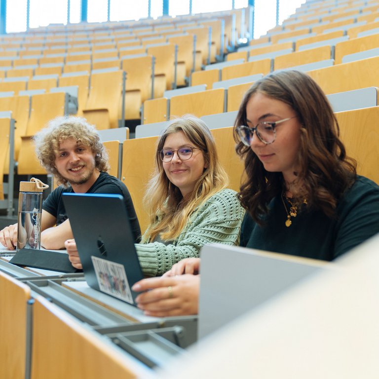 Studierende im Hörsaal