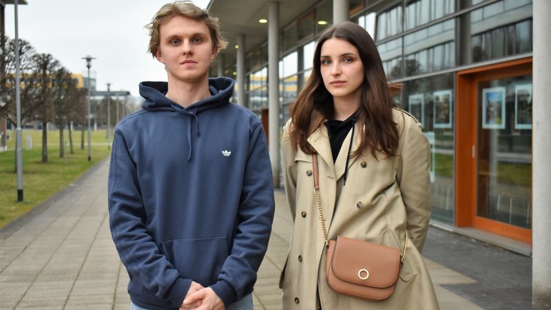 Viktoria Berezka und Yurii Gromyk auf dem Campus
