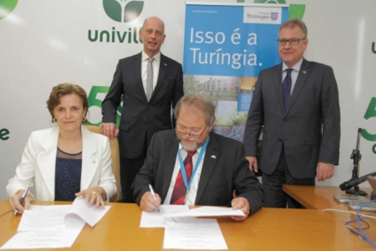 Vertragsunterzeichnung mit Universitaet Joinville