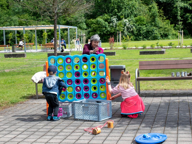Kinder spielen