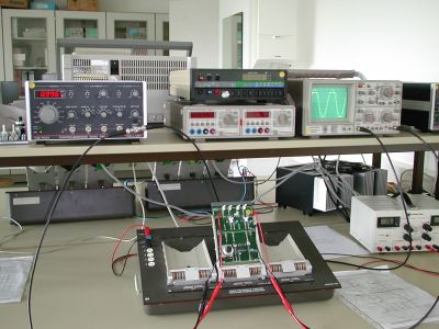 Versuchsaufbau im Labor Elektronik