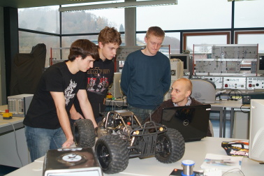 Modellauto mit System zum autonomen Fahren Modellauto mit System zum autonomen Fahren
