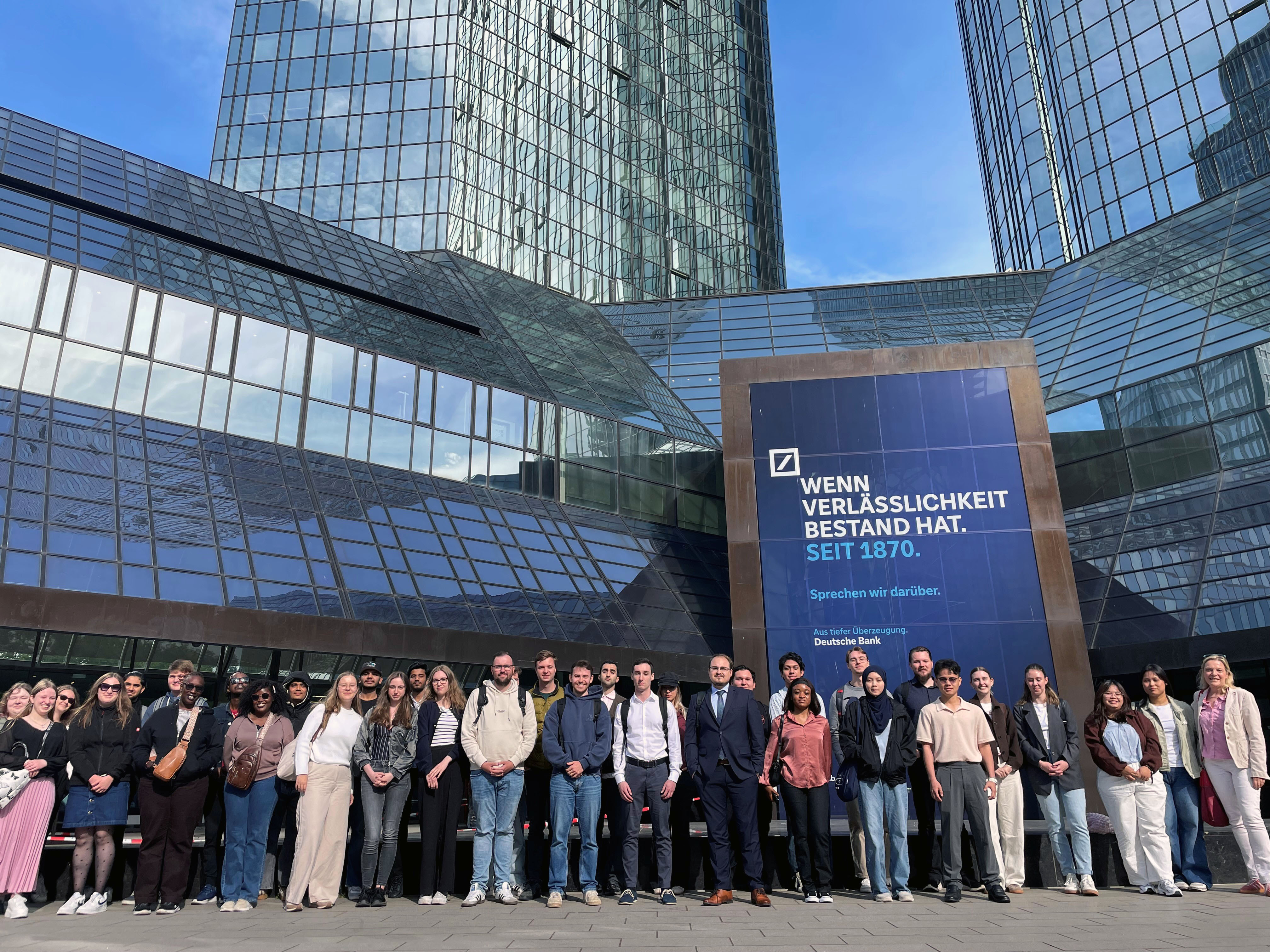 Gruppenbild mit den Studierenden