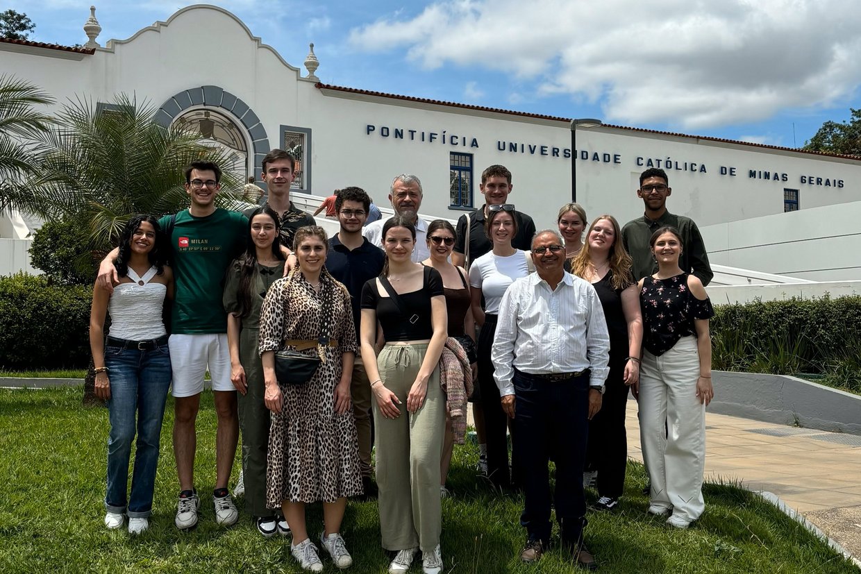 Studierende der Hochschule Schmalkalden an der PUC Minas in Brasilien